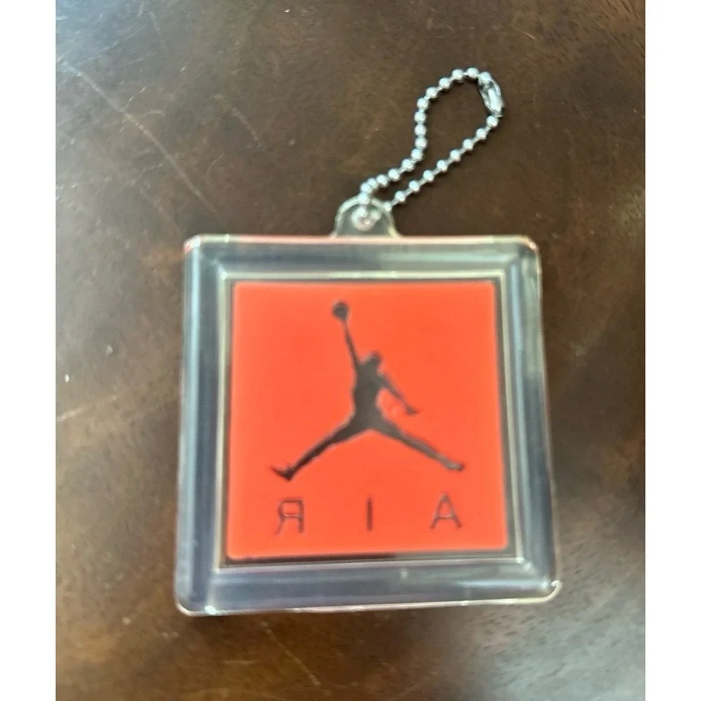 NIKE AIR‎ JORDAN PLASTIC JUMPMAN KEYCHAIN HANGTAG FIRE RED VINTAGE